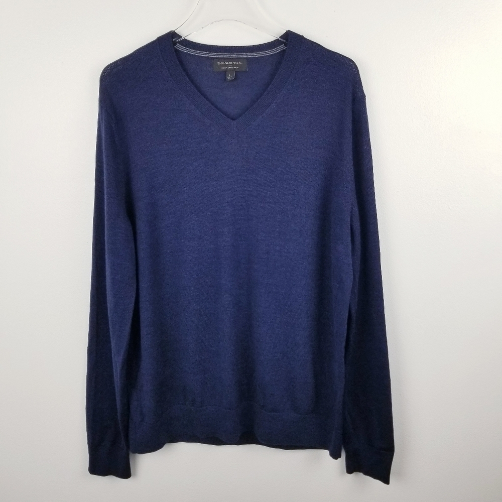 Banana Republic Men's Navy Blue V-neck 100% Merino Wool Lightweight Sweater